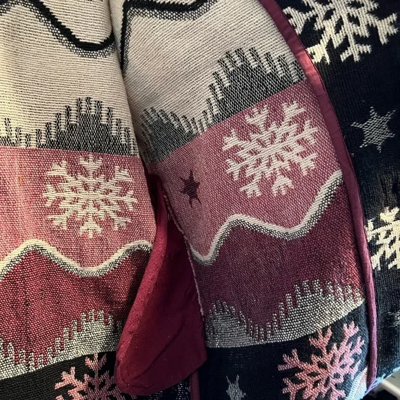 Vintage Flashback Tapestry Blazer Coat with snowflakes. Size M. Like new. - Picture 6 of 9